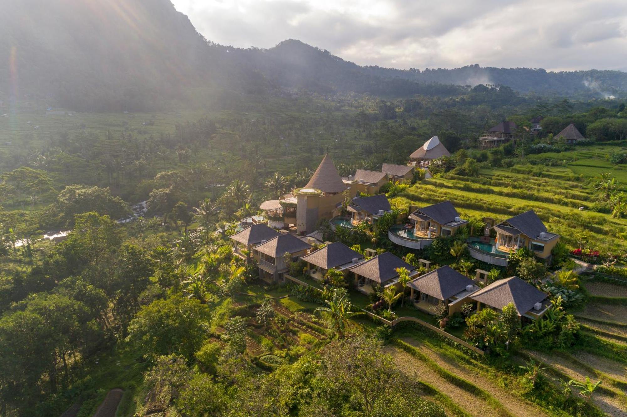 Hotel Wapa di Ume Sidemen - CHSE Certified Exterior foto Aerial view of the resort