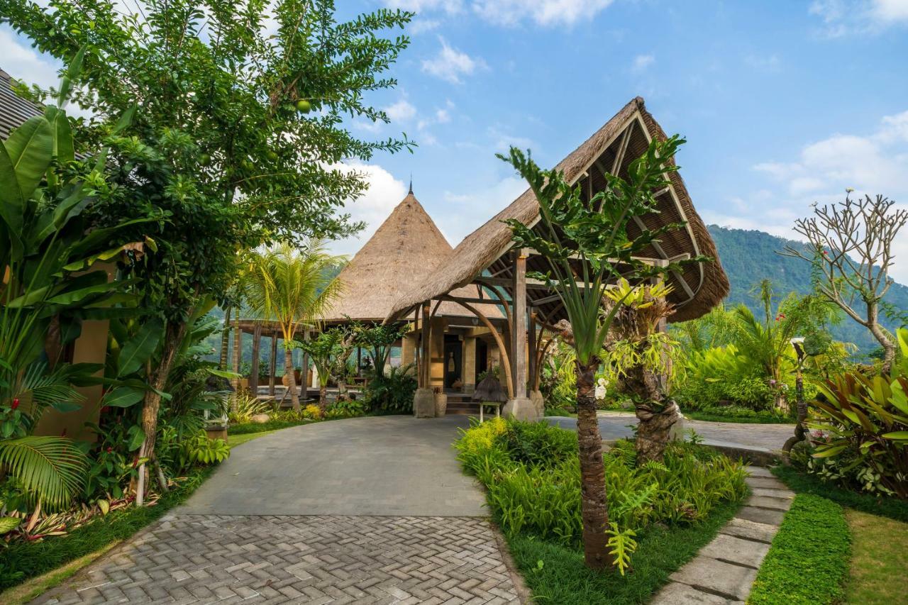 Hotel Wapa di Ume Sidemen - CHSE Certified Exterior foto Entrance to the resort